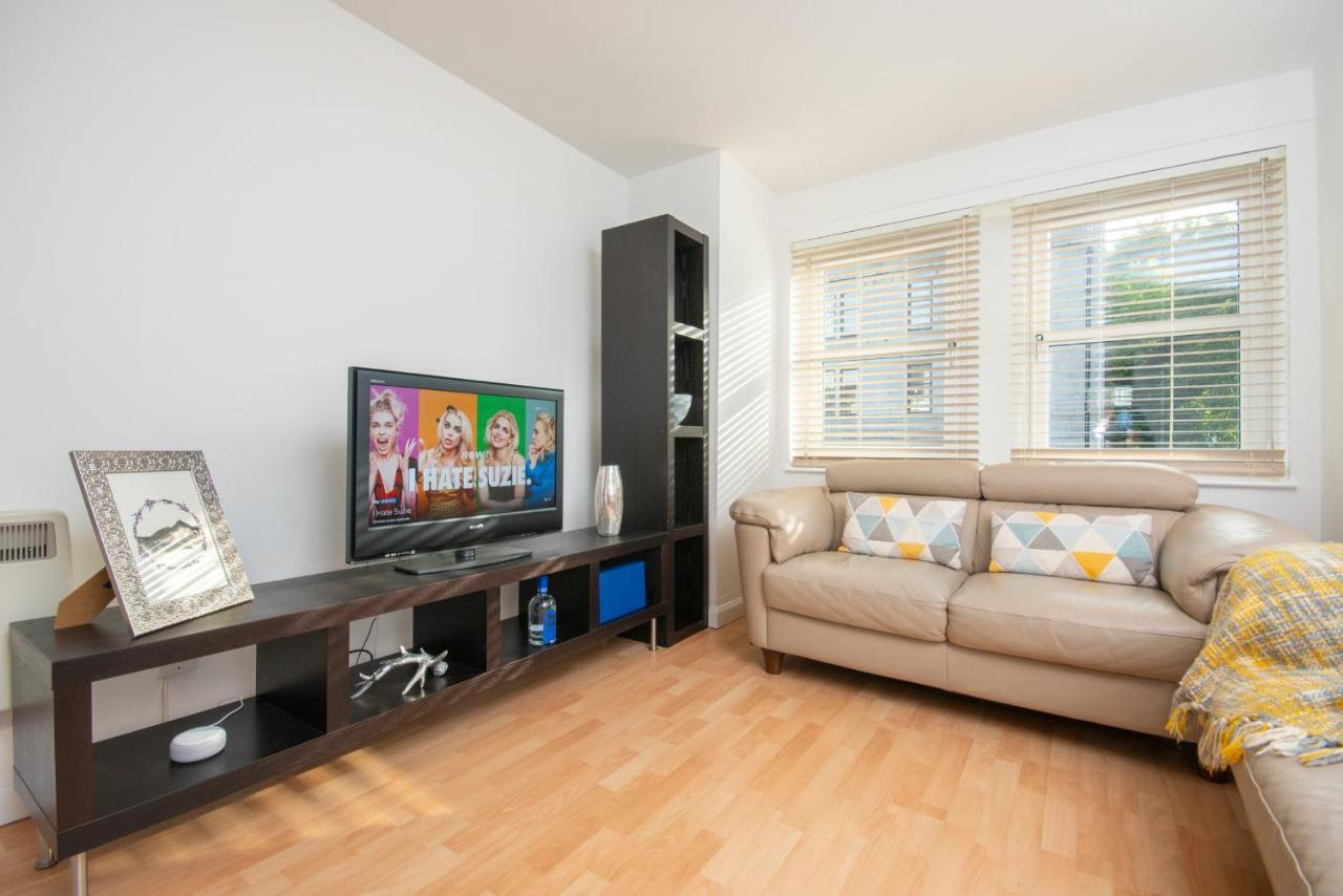 Dwellcome Home Ltd 2 Bedroom King & Double Central Apartment, Free Allocated Barrier Secured Parking Space At Rear Entrance & Fast Wifi, Ideal For Long Term Contractor, Corporate, Etc Stays, Regular Housekeeping Option - See Our Site For Assurance Aberdeen Exteriér fotografie