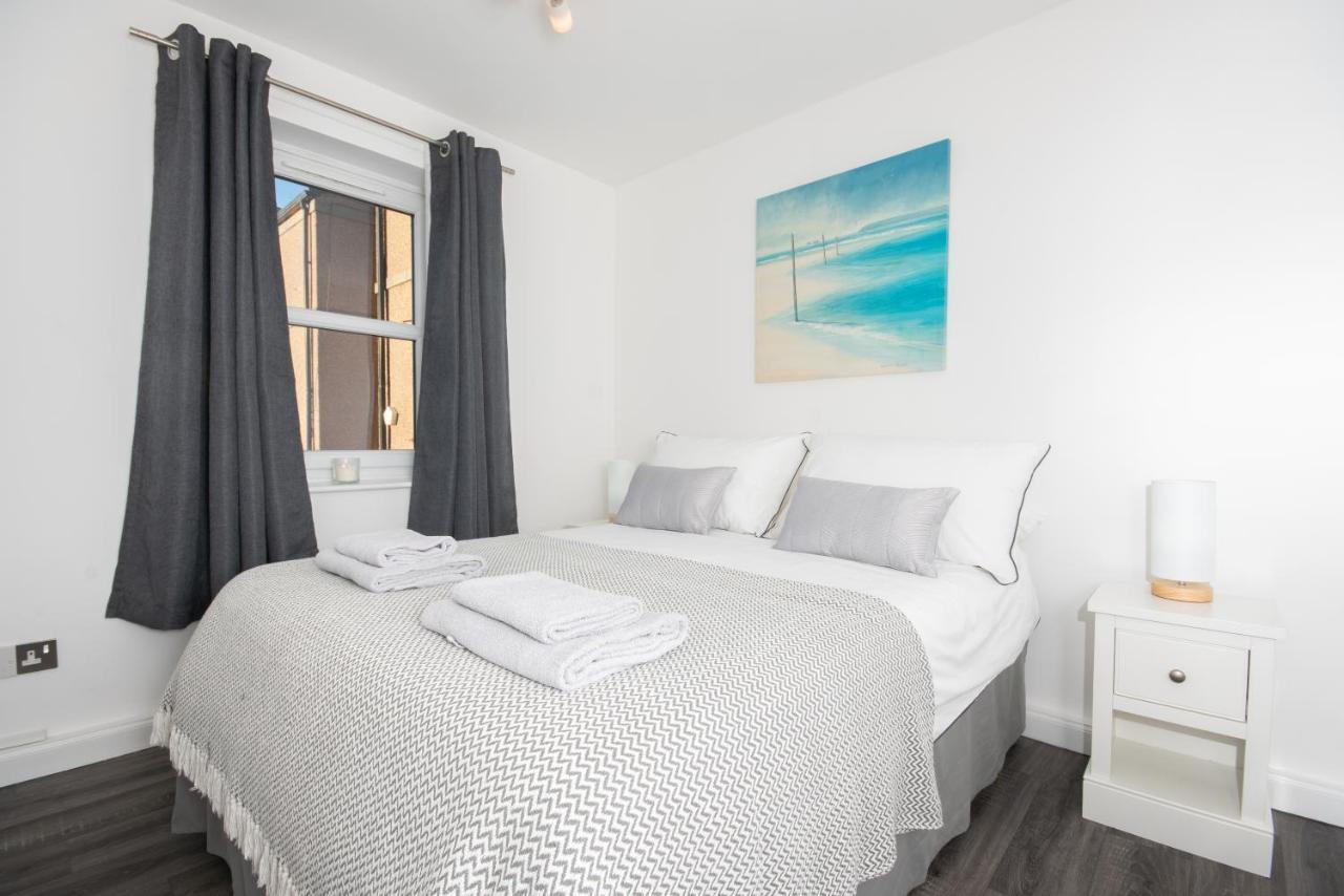 Dwellcome Home Ltd 2 Bedroom King & Double Central Apartment, Free Allocated Barrier Secured Parking Space At Rear Entrance & Fast Wifi, Ideal For Long Term Contractor, Corporate, Etc Stays, Regular Housekeeping Option - See Our Site For Assurance Aberdeen Exteriér fotografie